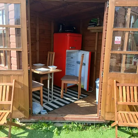 Hillcrest Hideaways3 *